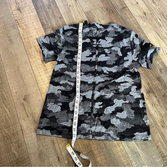 Lululemon All Yours Training Tee Shirt Black camo women - Picture 3 of 6